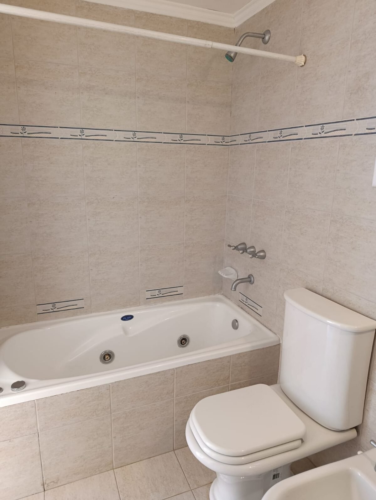 EXCLUSIVA CASA DE LUJO EN ZONA ESTRATEGICA Y VISTA A LAS SIERRAS - Imagen 37