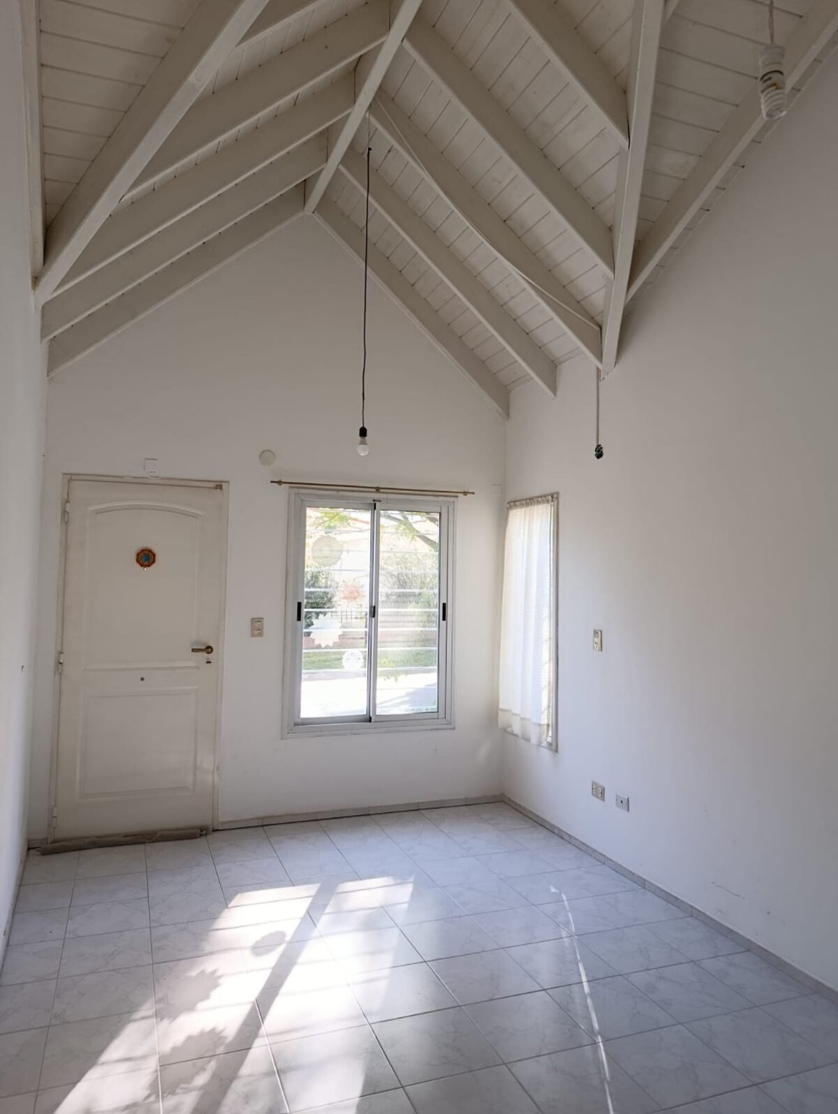 EXCLUSIVA CASA DE LUJO EN ZONA ESTRATEGICA Y VISTA A LAS SIERRAS - Imagen 24