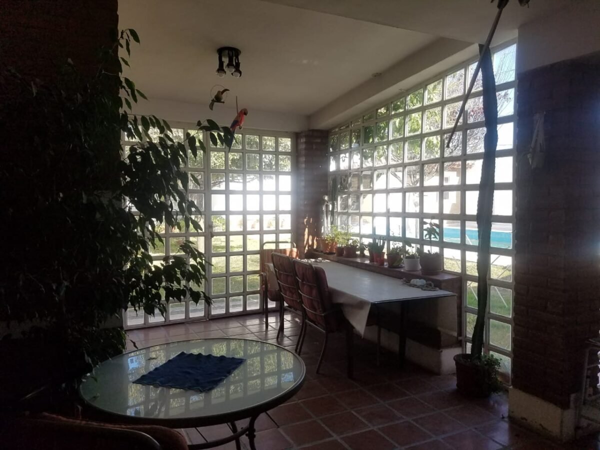 SE VENDE HERMOSA CASA CÉNTRICA EN LA CIUDAD DE VILLA DOLORES-CBA - Imagen 3