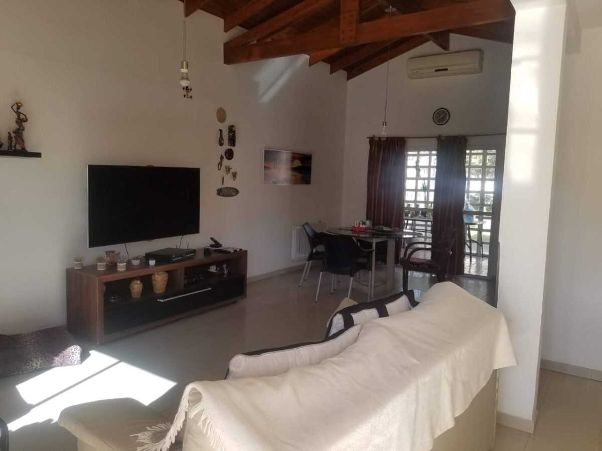 SE VENDE HERMOSA CASA CÉNTRICA EN LA CIUDAD DE VILLA DOLORES-CBA - Imagen 11