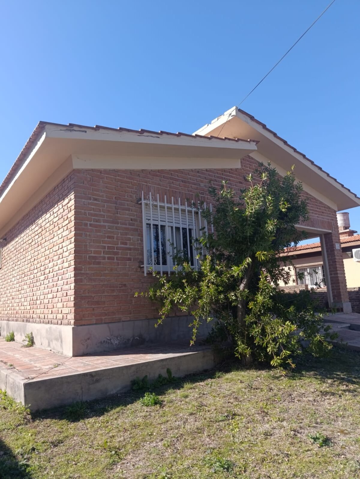 VENTA DE PROPIEDAD EN EL CENTRO DE MERLO/ A MEDIA CUADRA DE AV. DEL SOL - Imagen 2